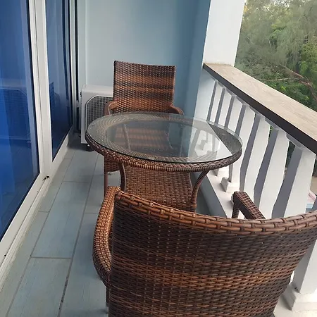 Modern Beach Front Studio Apartment - B44 Момбаса Экстерьер фото