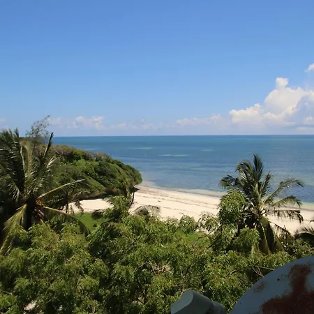 Modern Beach Front Studio Apartment - B44 Момбаса Экстерьер фото